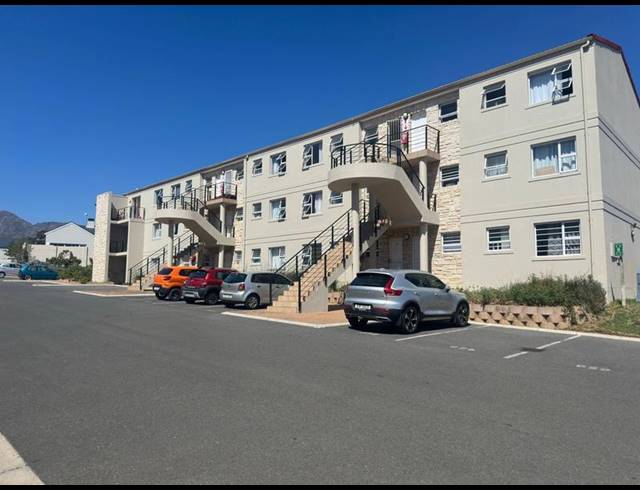 2 BEDROOM APARTMENT FOR SALE IN SIR LOWRY'S PASS